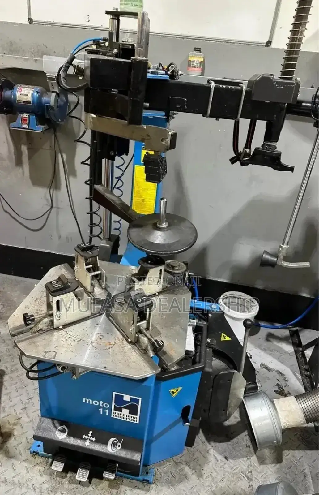 Tyre Changing Machine (Single Arm)