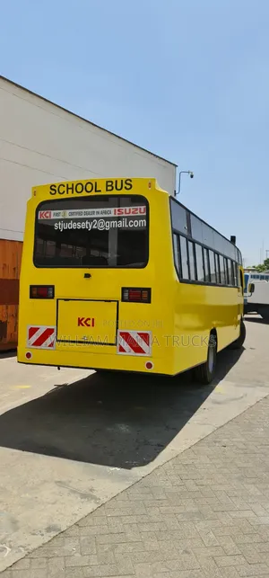 New Isuzu NQR 2024 Yellow