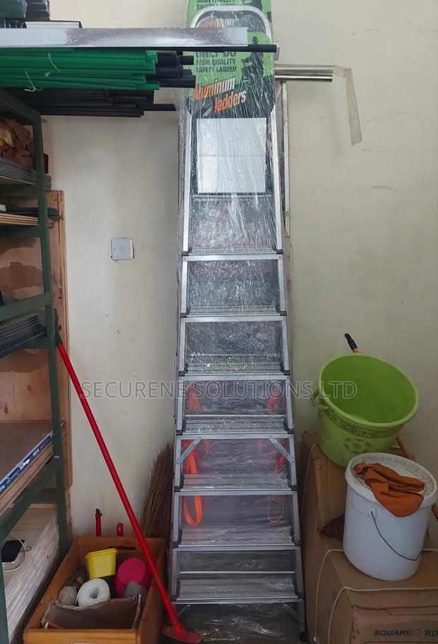 An 8-Step Aluminum Ladder - main view