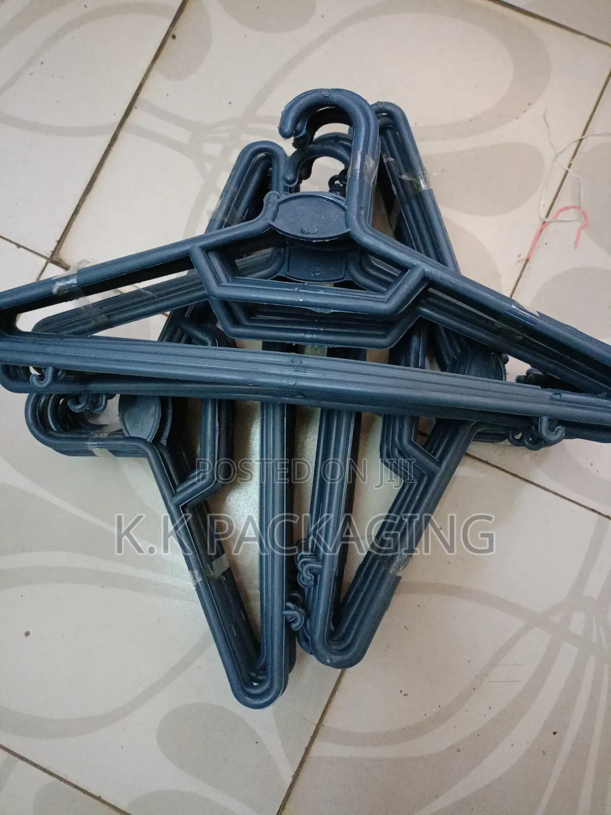 120pcs Plastic Hangers