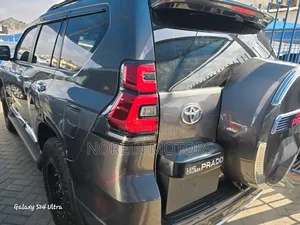 Toyota Land Cruiser Prado 2017 Gray