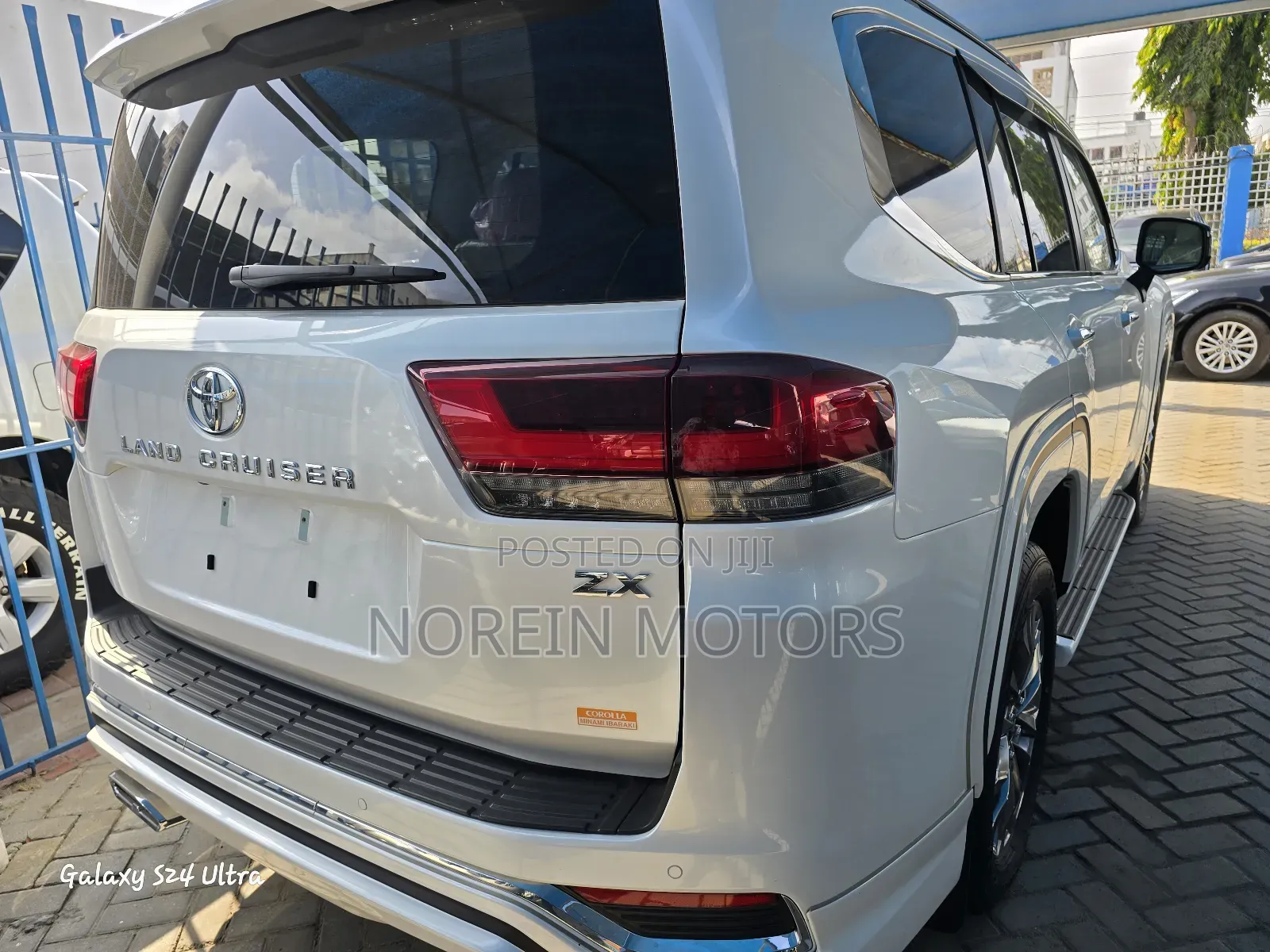 New Toyota Land Cruiser 2023 Off white