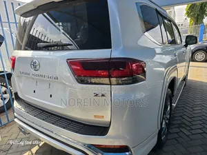 New Toyota Land Cruiser 2023 Off white