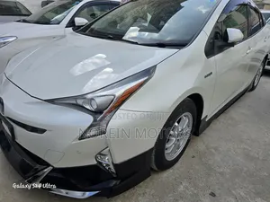 Toyota Prius 2018 Off white