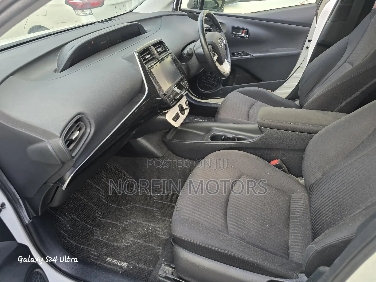 Toyota Prius 2018 Off white