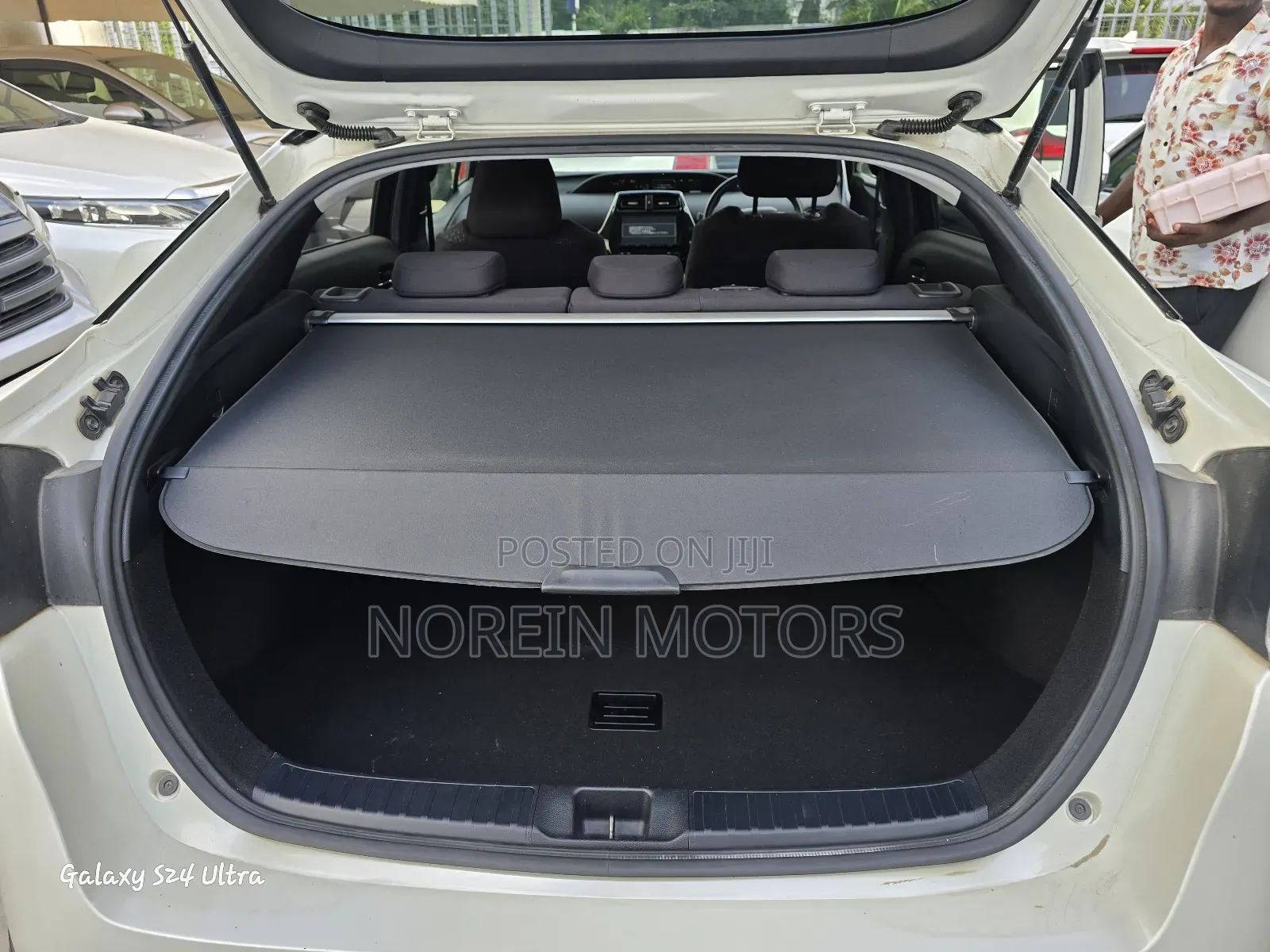 Toyota Prius 2018 Off white