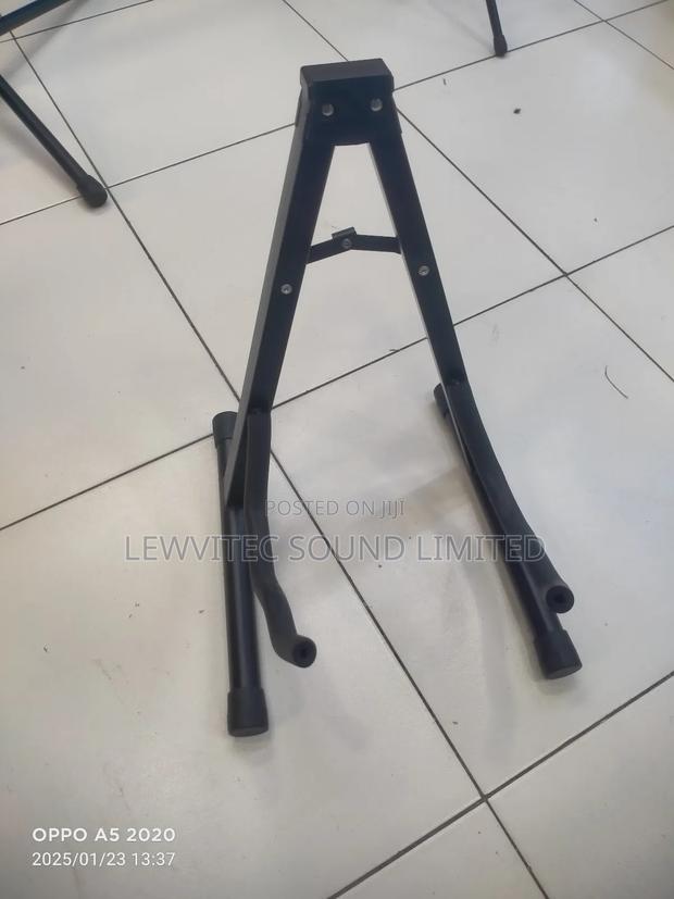 Strong Guitar Stand