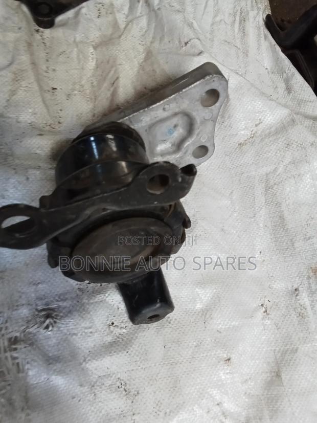 Honda Vezel Engine Mounting - thumbnail 3