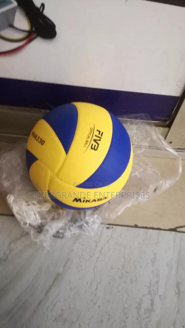 *Mikasa Volleyball MVA 330*