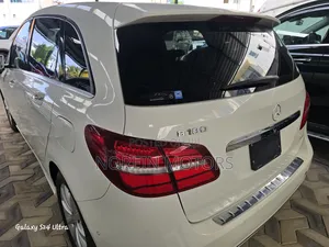 Mercedes-Benz B-Class 2017 Off white