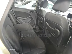 Mercedes-Benz B-Class 2017 Off white