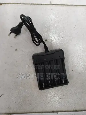4 Batteries Universal Holder Charger Which Fit AA, AAA 18650