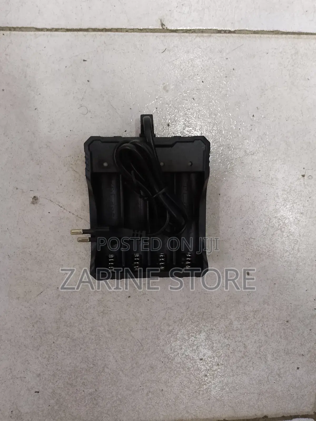 4 Batteries Universal Holder Charger Which Fit AA, AAA 18650