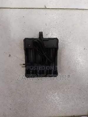 4 Batteries Universal Holder Charger Which Fit AA, AAA 18650