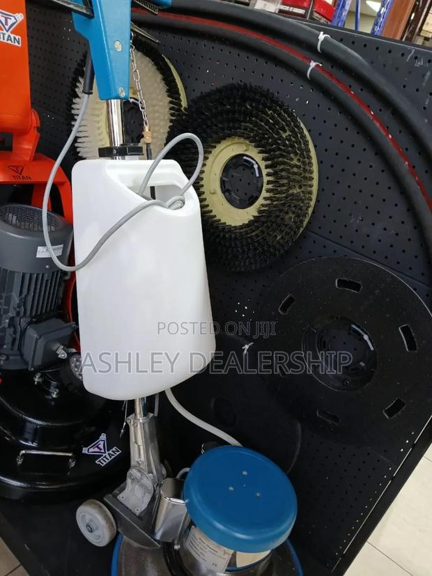 Floor Scrubber Machine - thumbnail 2