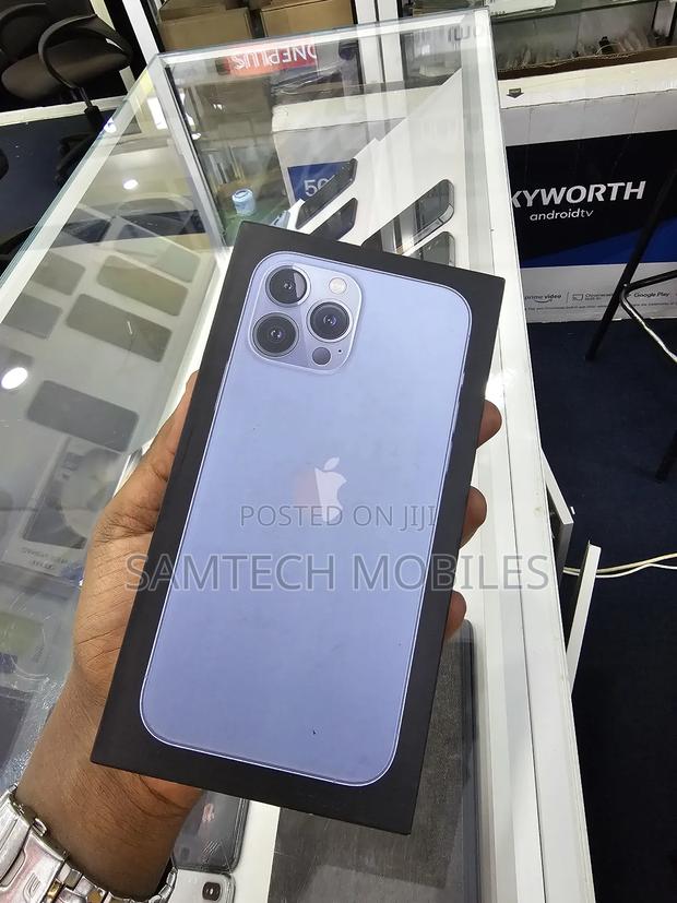 New Apple iPhone 13 Pro Max 256 GB Gold - main view