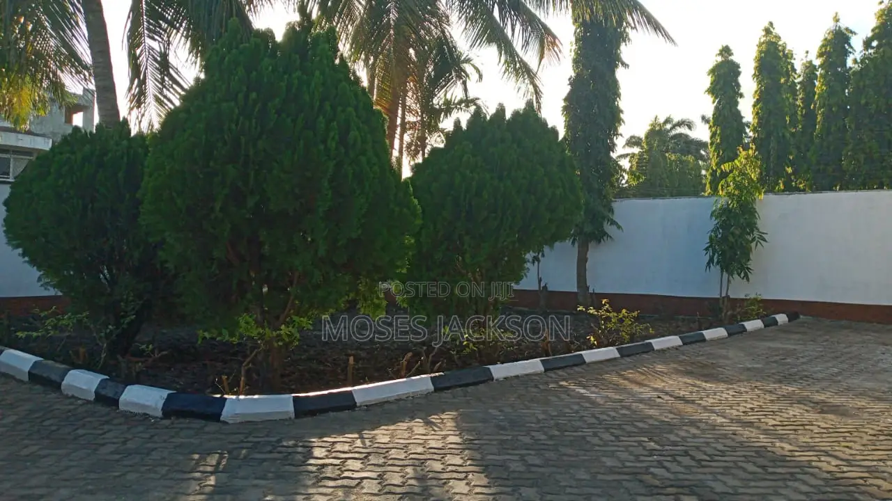 4bdrm Maisonette in Utange for Sale