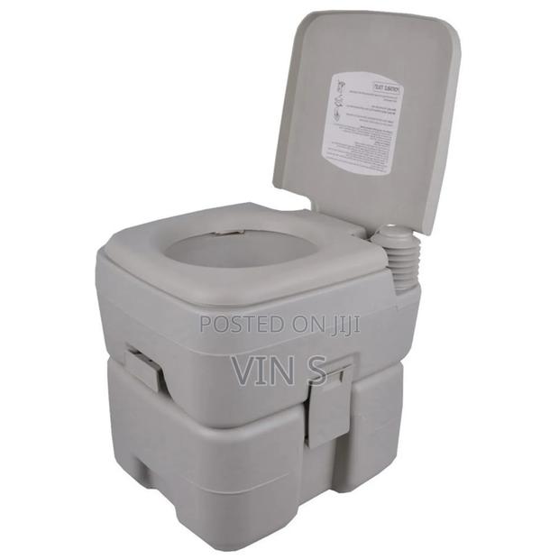 Portable Toilets* Portäble Toilëts/ Põrtable Tõilets
