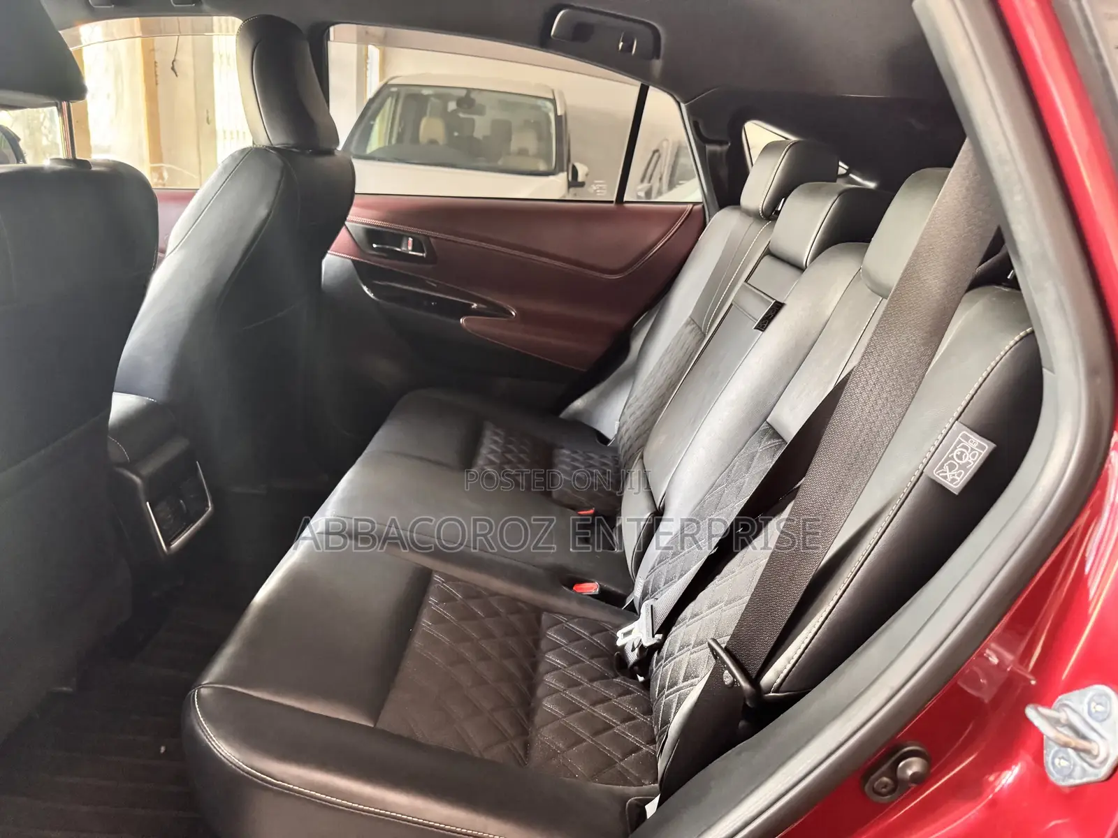 Toyota Harrier 2.0 2018 Burgundy