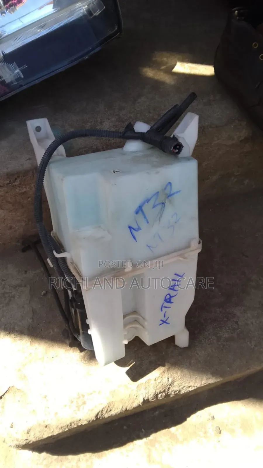 Nissan X-Trail Nt32 Washer Bottle