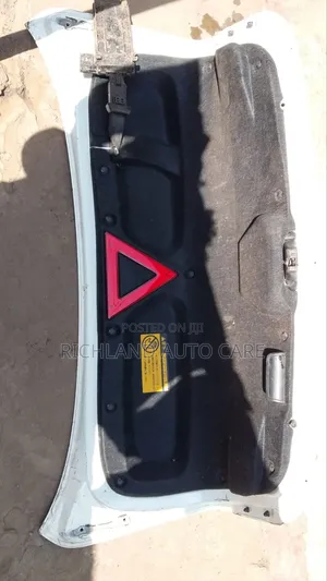 Toyota Crown Boot Royal Sallon