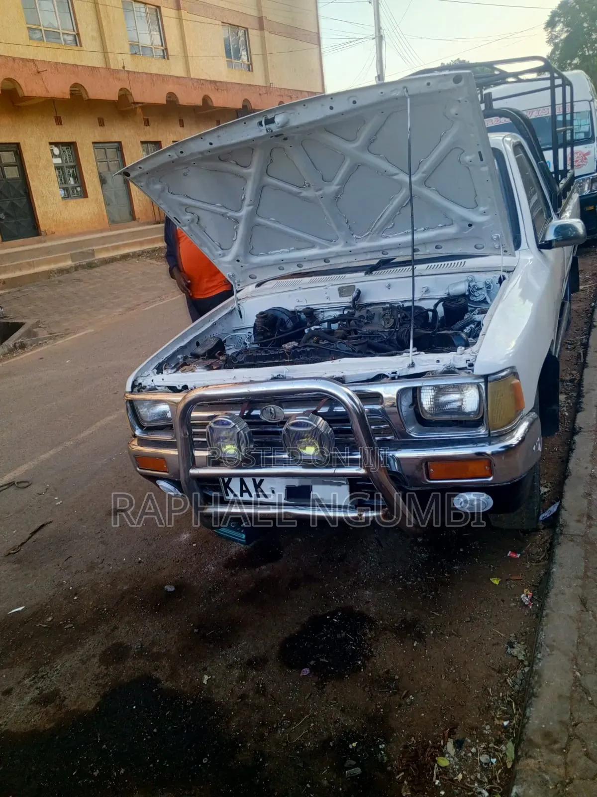 Toyota Hilux 1999 White
