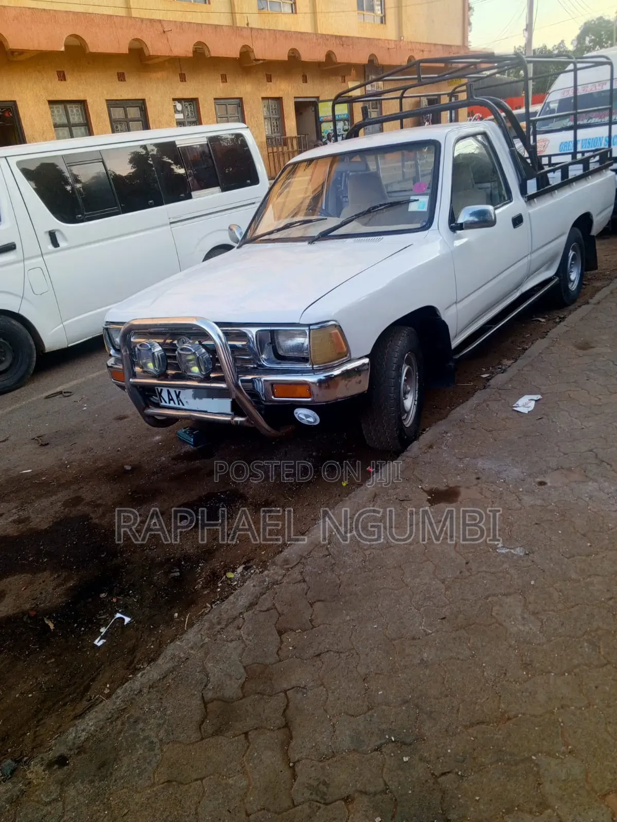 Toyota Hilux 1999 White