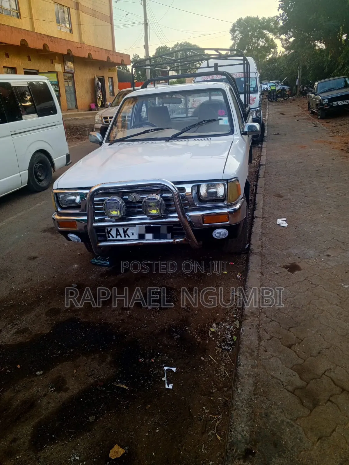 Toyota Hilux 1999 White