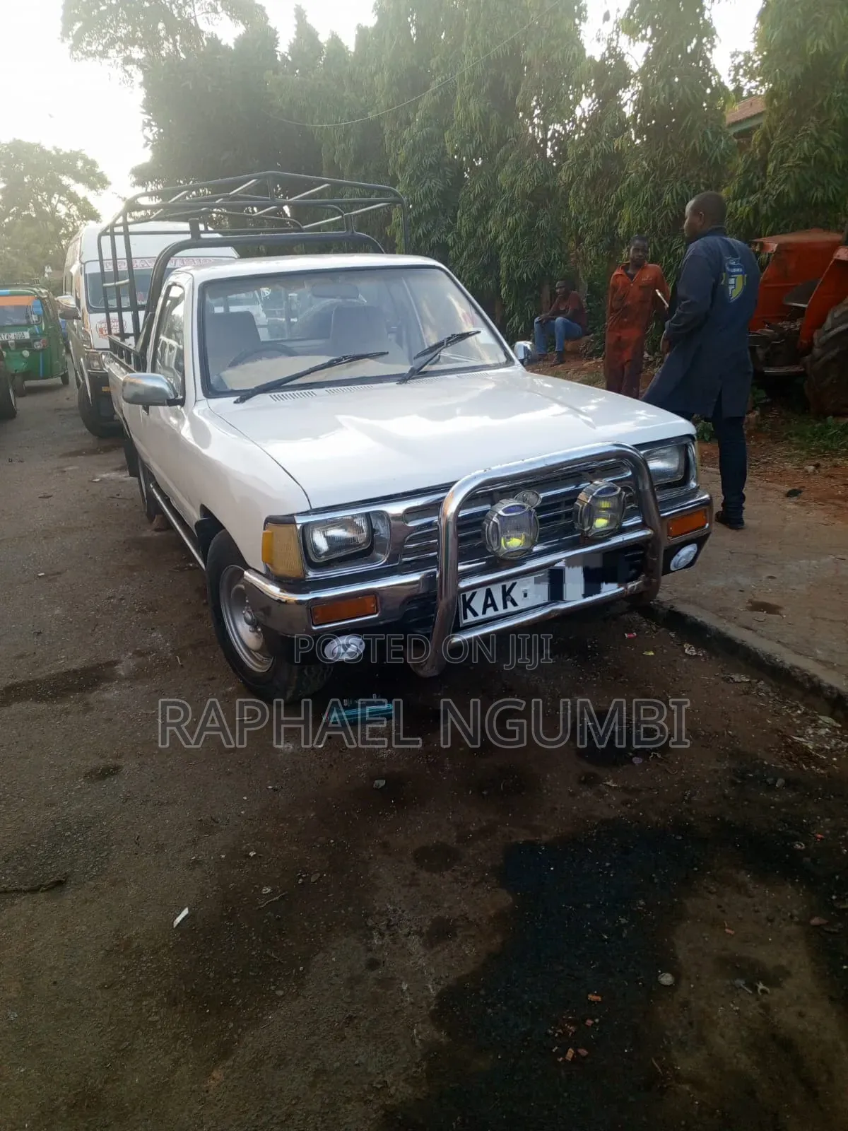 Toyota Hilux 1999 White