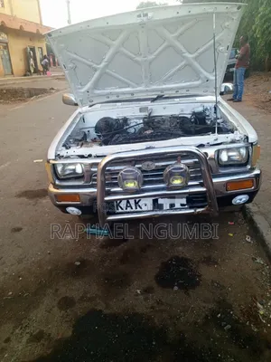 Toyota Hilux 1999 White