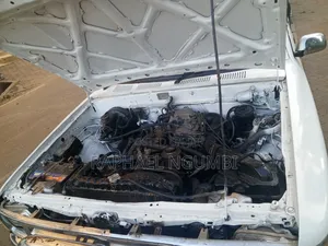 Toyota Hilux 1999 White