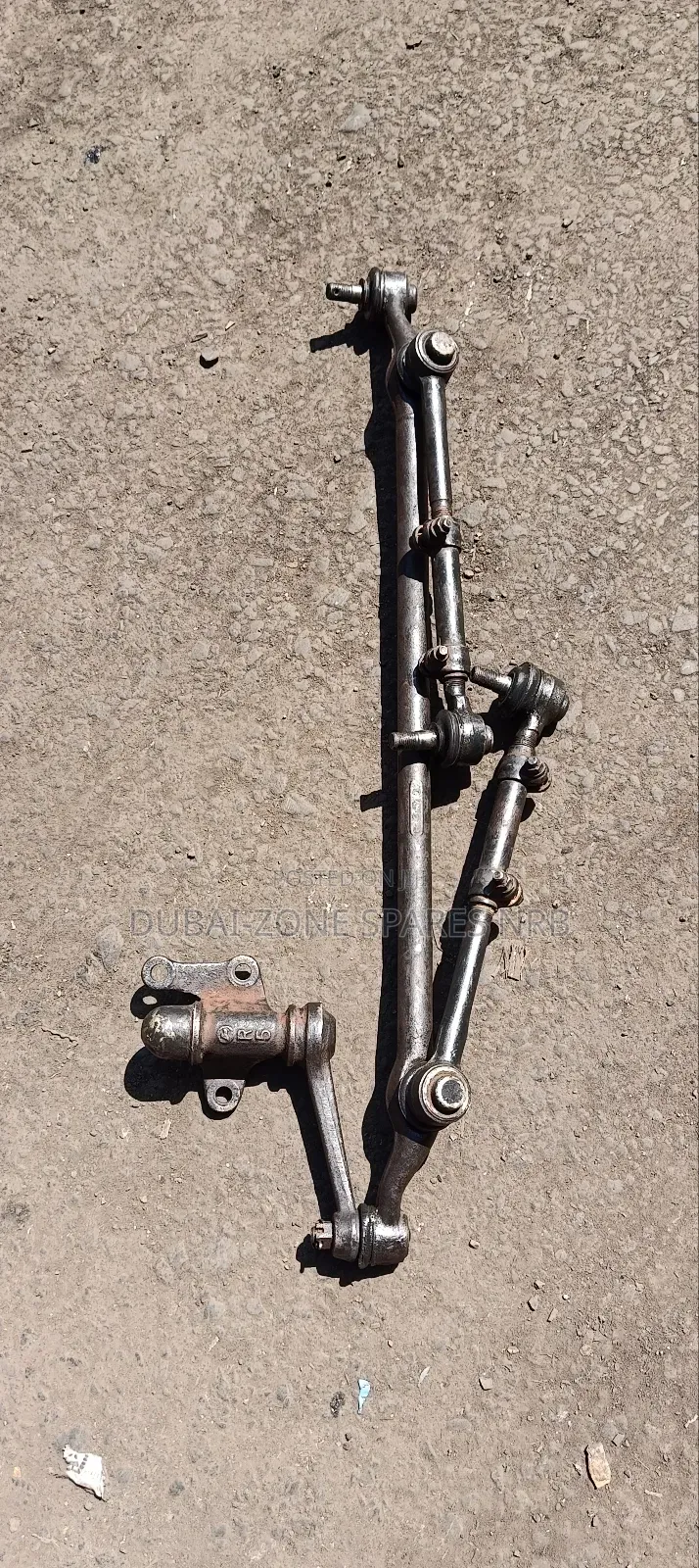 Track/Main/Centre Rod Hilux Millennium 2wd.
