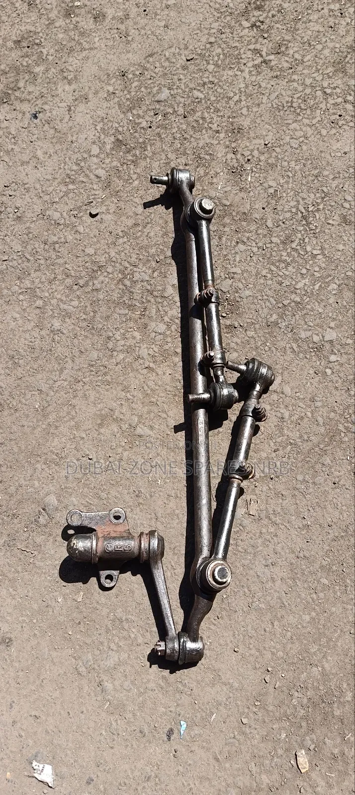 Track/Main/Centre Rod Hilux Millennium 2wd.