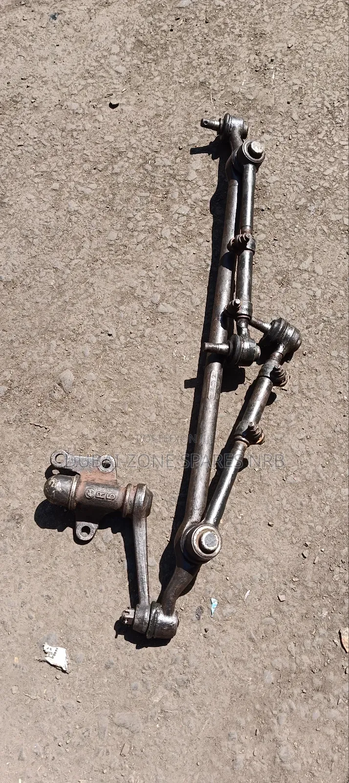 Track/Main/Centre Rod Hilux Millennium 2wd.