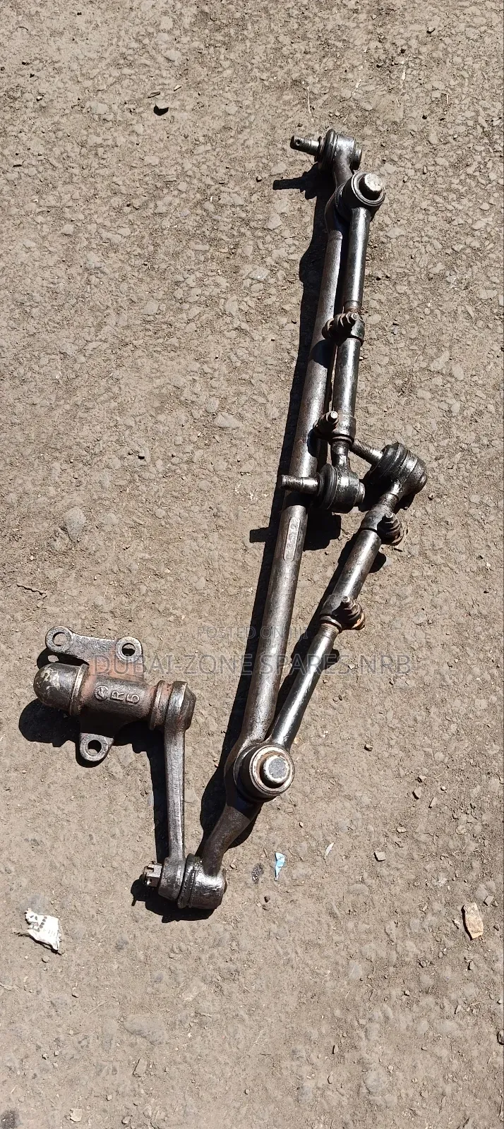 Track/Main/Centre Rod Hilux Millennium 2wd.