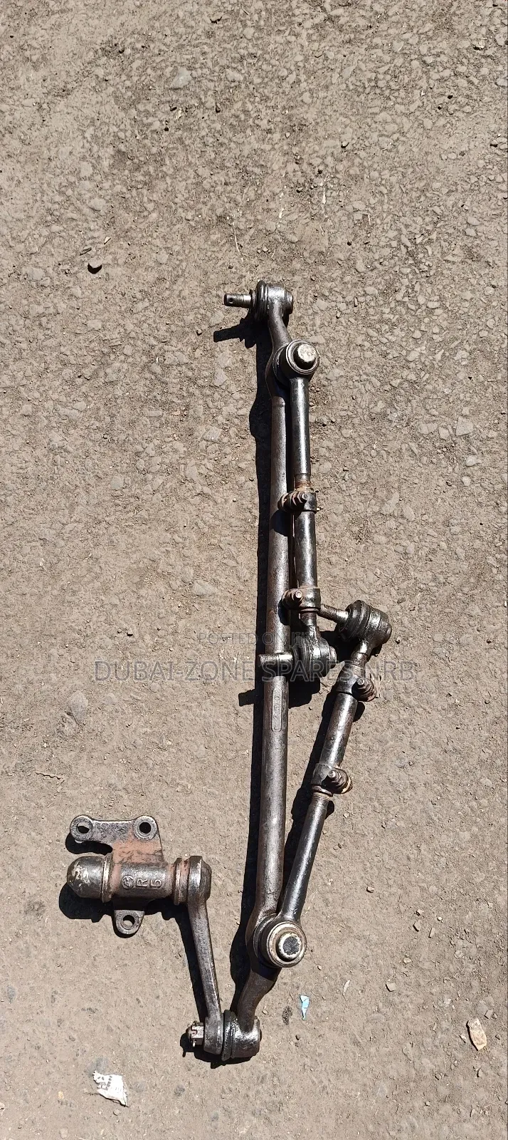 Track/Main/Centre Rod Hilux Millennium 2wd.