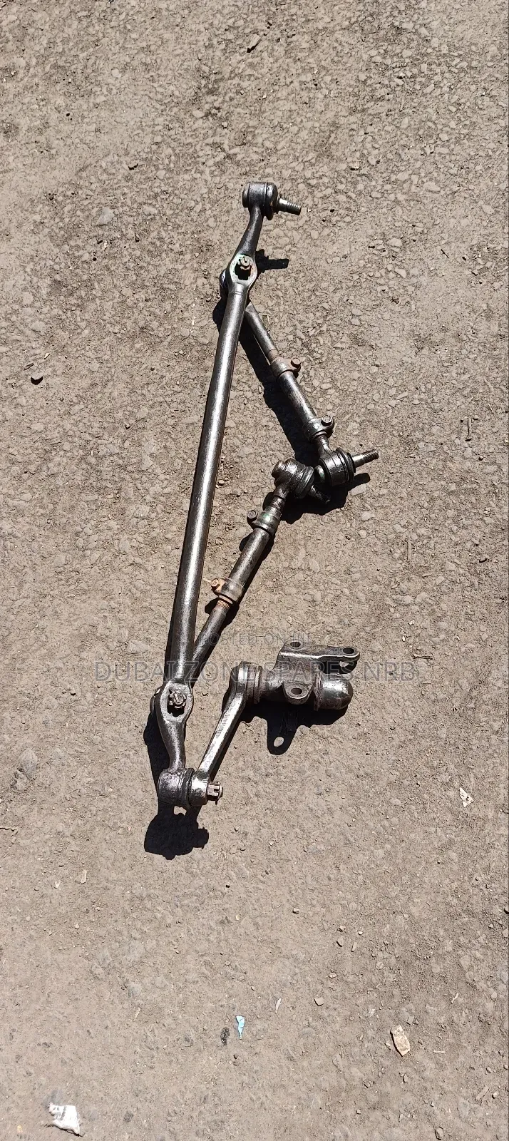 Track/Main/Centre Rod Hilux Millennium 2wd.