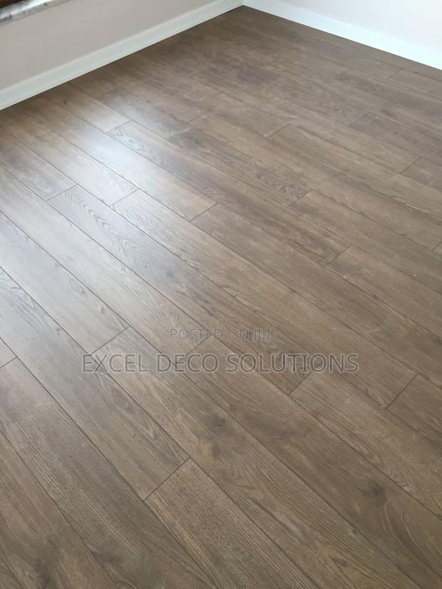 Laminate Wood Floor-Warmth and Comfort in Every Step”