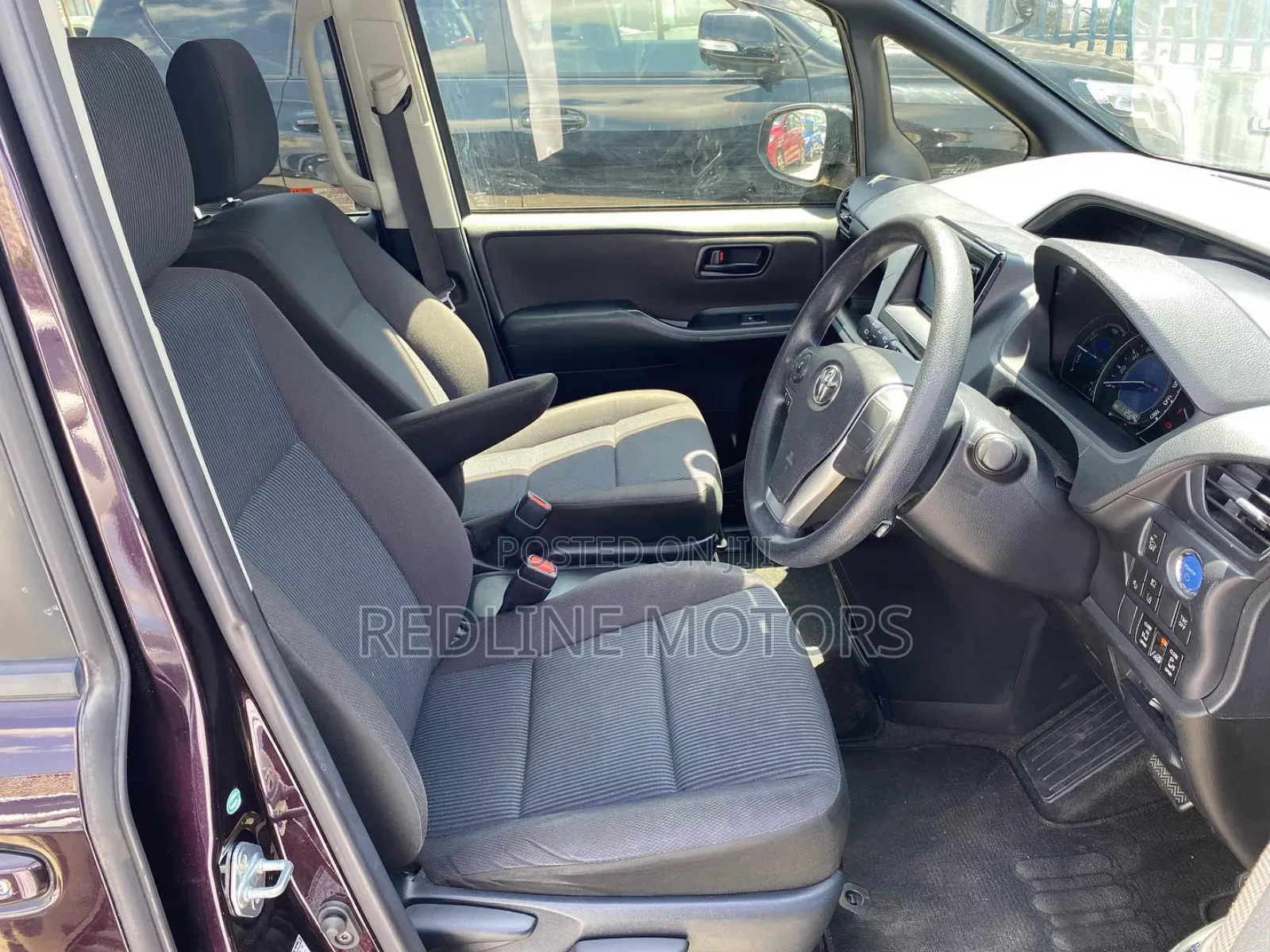 Toyota Noah 2.0 FWD (7 Seater) 2018 Brown