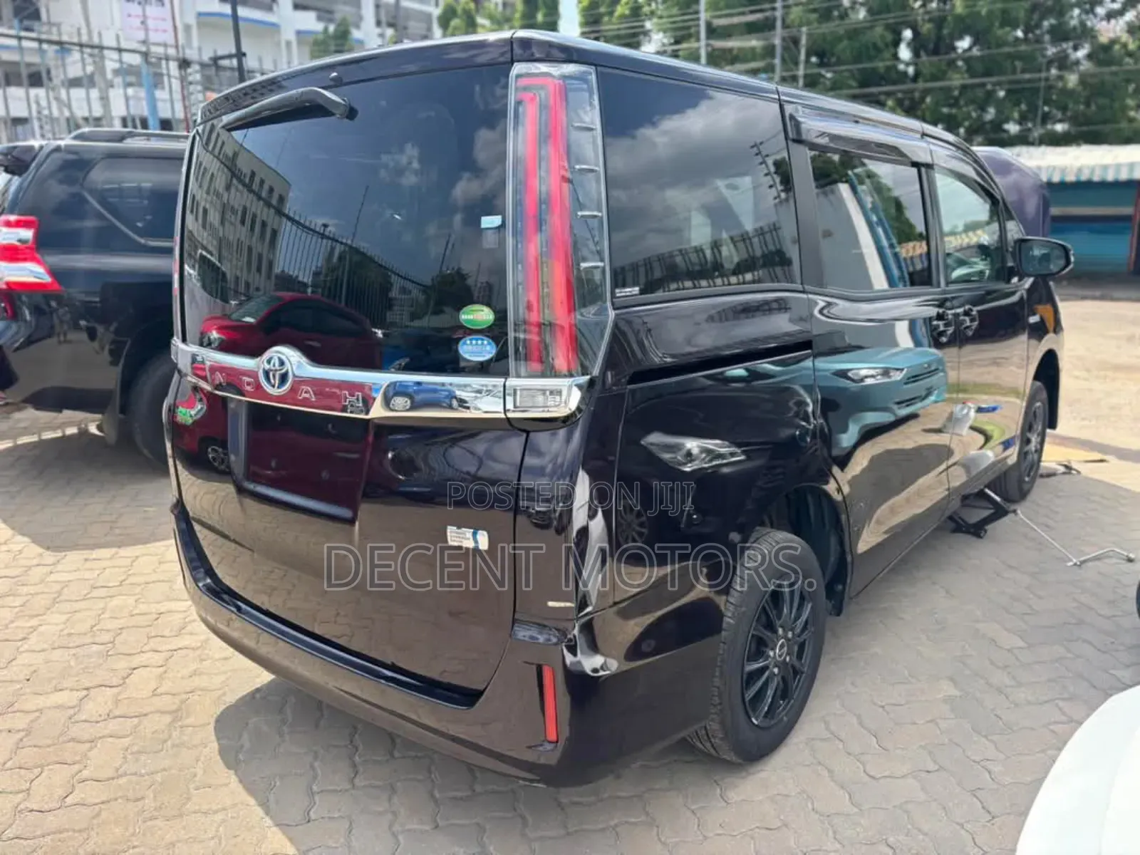 Toyota Noah 2.0 AWD (7 Seater) 2019 Purple