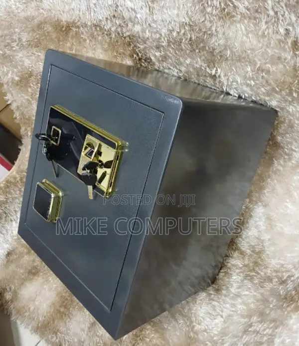 "Fingerprint Cash Box:Secure, Fast Access for Your Valuables