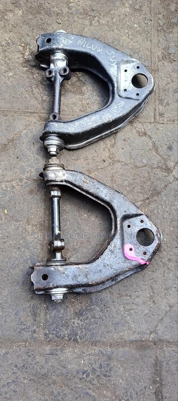 Upper Control Arms Hilux Surf Millennium.