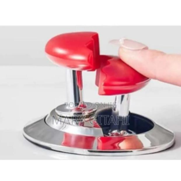Broken Heart Shape Toilet Press Nail Protector at