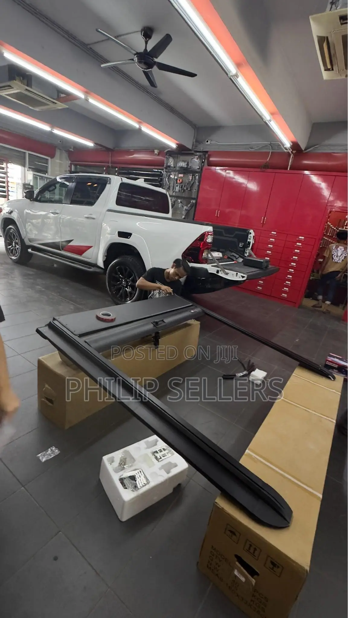 Manual Roller Shutter for Toyota Hilux SR5 2015-2024