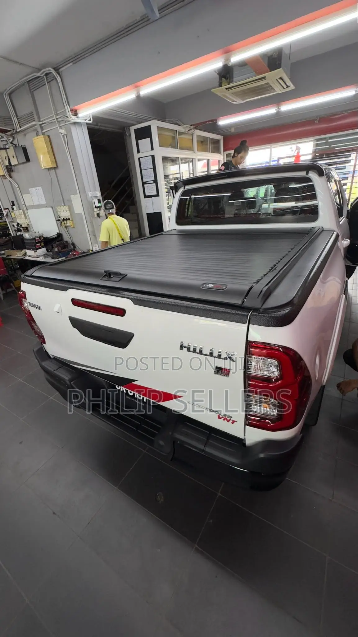 Manual Roller Shutter for Toyota Hilux SR5 2015-2024