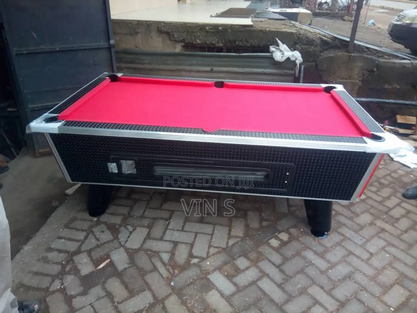 Pool Tables<Poōl Tablés;Poól Tablës#Pòol Täbles/Poõl Tábles