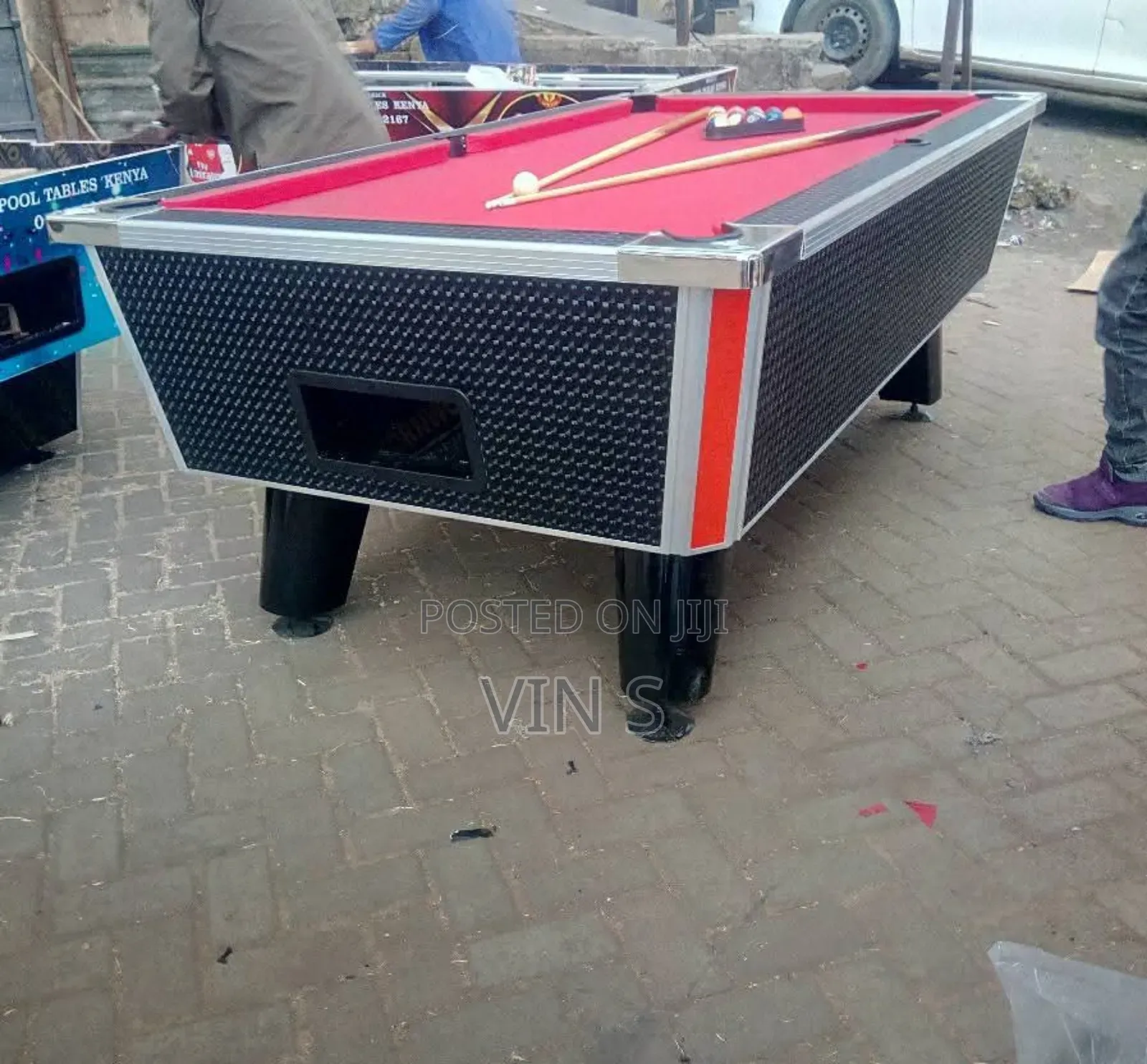 Pool Table(Pöol Täble Poöl Tablë Poól Táble;Pôol Tâble Poôl