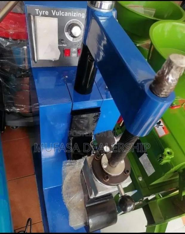 Tyre Vulcanizing Machine - main view