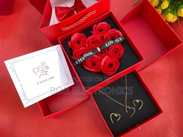 Ladies Valentine's Gift Set - main view