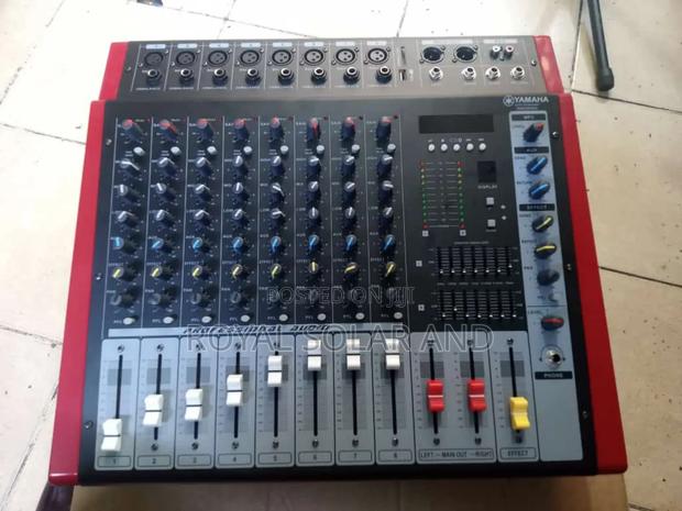 8 Chanels Powered Mixer - main view